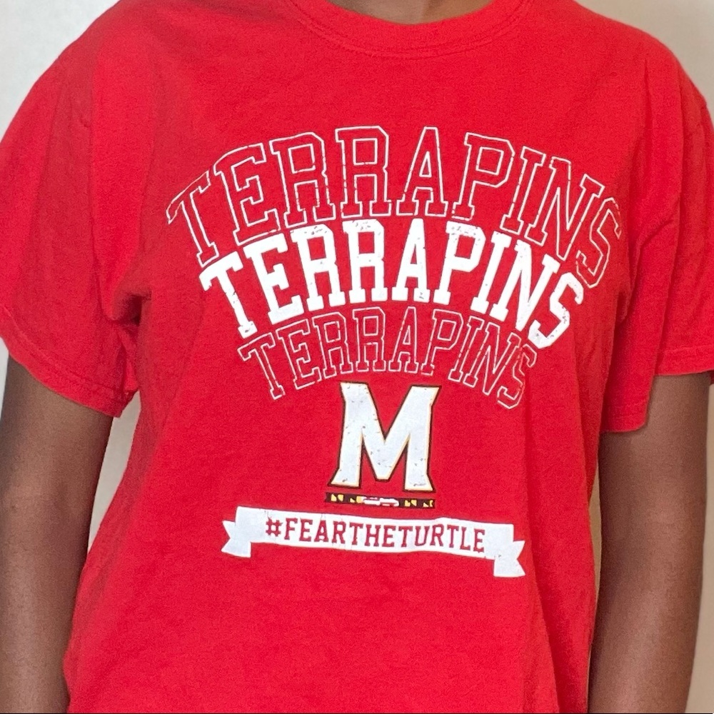 A women’s Maryland Terripans shirt